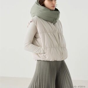 Uniqlo C down cropped vest